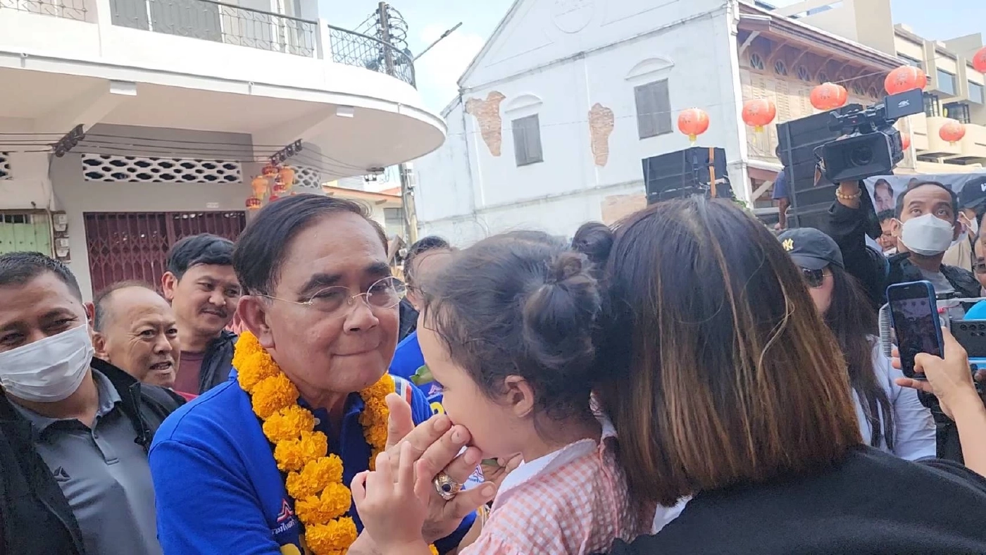 "พล.อ.ประยุทธ์" ลุยสงขลาอ้อนขอคะแนนเสียงรอบเมือง