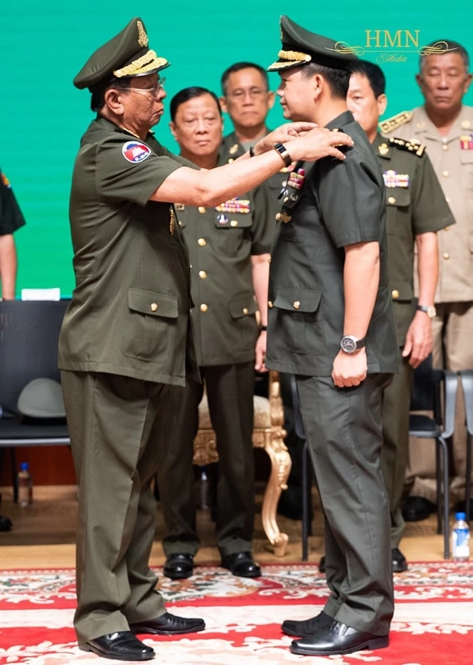 ฮุน มาเนต ติดยศนายพล 4 ดาว ปูทางสู่ว่าที่ผู้นำประเทศ