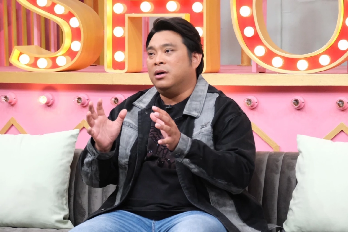 อาจารย์โอเล่ ญาณสัมผัส ทัก วงการบันเทิงจะสูญเสีย  พร้อมเฉลยว่าที่นายกฯ