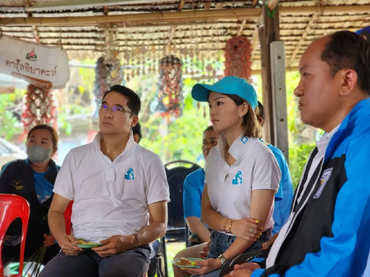 "องอาจ-มาดามเดียร์" ลงพื้นที่ ชู นโยบายช่วยชุมชน ดึงอัตลักษณ์สร้างรายได้
