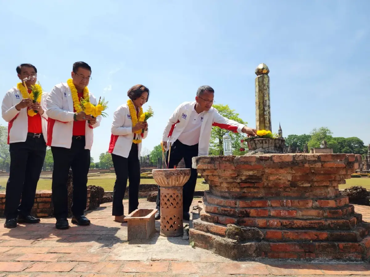 "สมศักดิ์" นำทีมเพื่อไทย สมัครส.ส.สุโขทัย ดวงเฮง จับเบอร์ 5 เหมือนกัน 2 เขต
