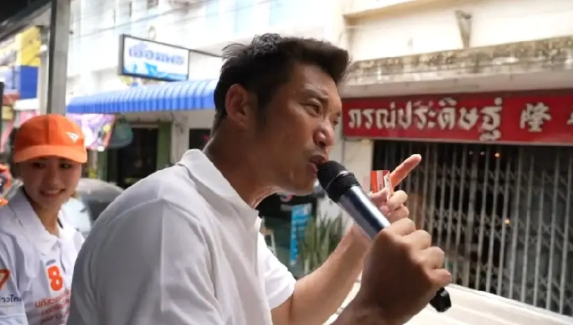 "ธนาธร" ลุยถกชาวประมง อ้อนหาเสียงโกยแต้ม "ชลบุรี-ระยอง" ให้ก้าวไกล