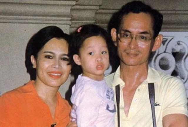 พระประวัติ สมเด็จเจ้าฟ้าฯ กรมหลวงราชสาริณีสิริพัชร มหาวัชรราชธิดา