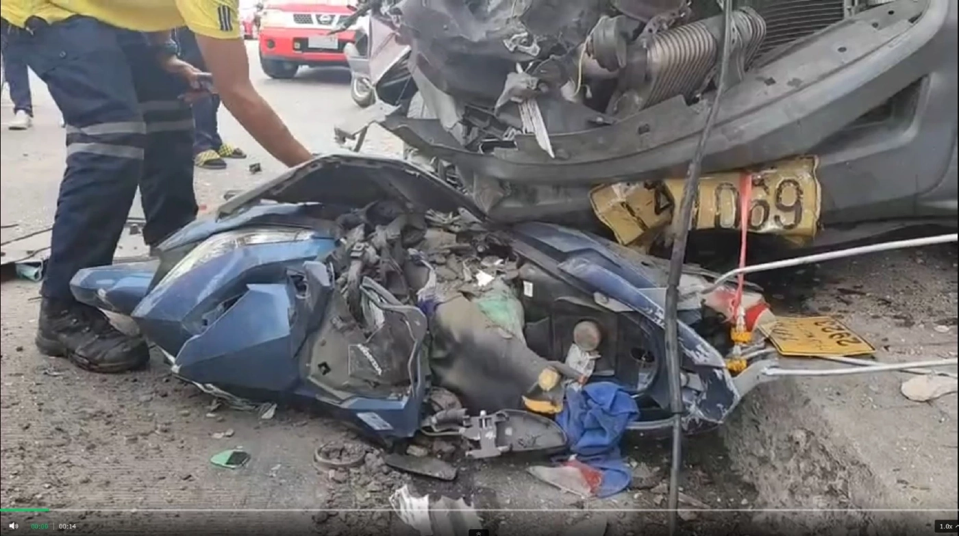 สองแถว - รถเมล์สาย 8 ชนสนั่นเสรีไทย เจ็บ 13