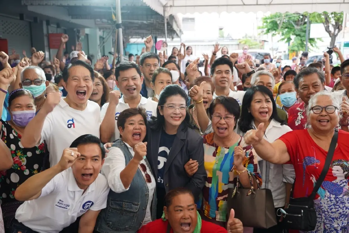 คุณหญิงสุดารัตน์  เกยุราพันธุ์  หัวหน้าพรรคไทยสร้างไทย 