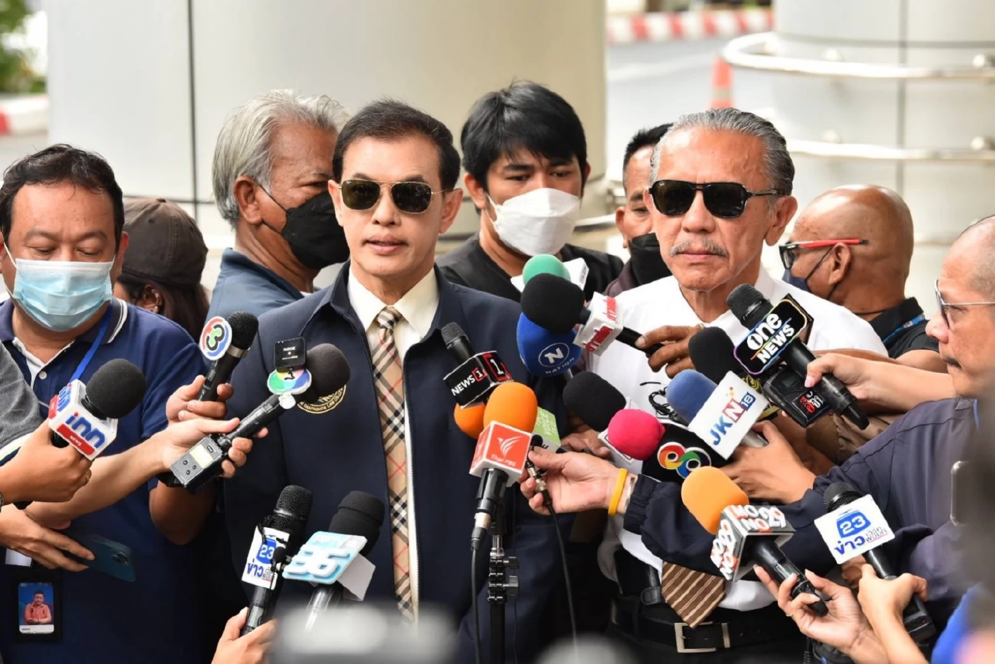 "ชูวิทย์" ยื่นเพิกถอนคำสั่ง ห้ามพูดนโยบายกัญชาเสรี "ภูมิใจไทย"