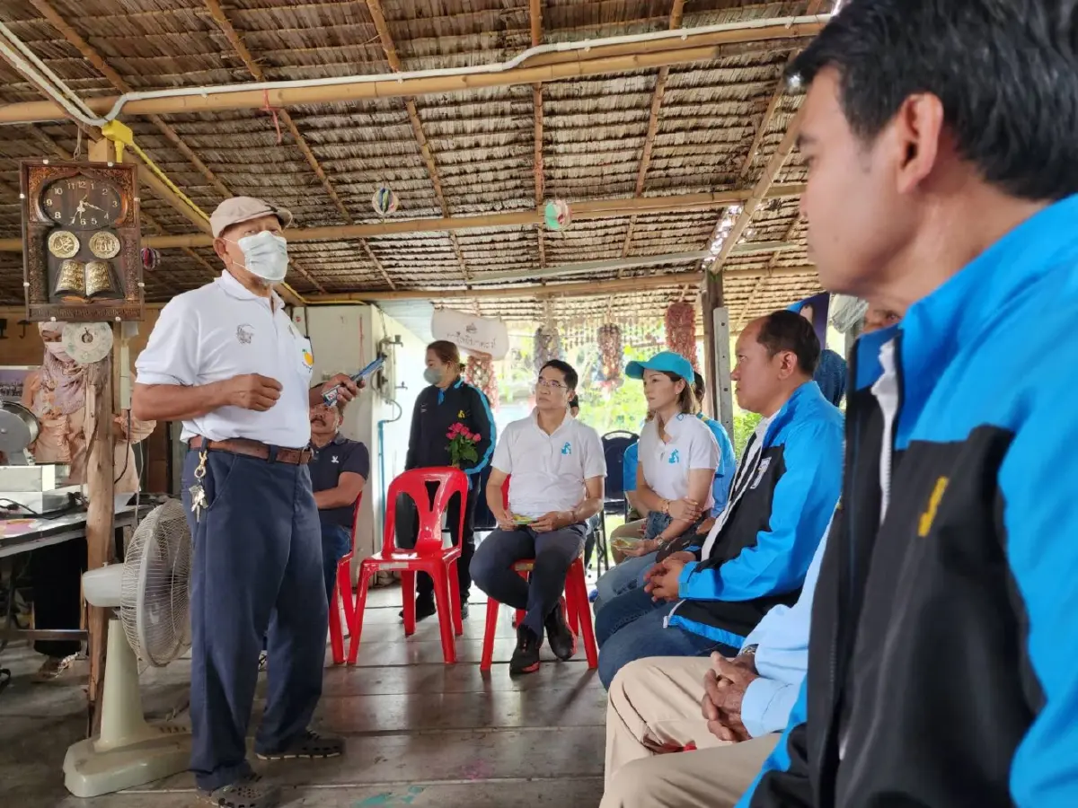"องอาจ-มาดามเดียร์" ลงพื้นที่ ชู นโยบายช่วยชุมชน ดึงอัตลักษณ์สร้างรายได้