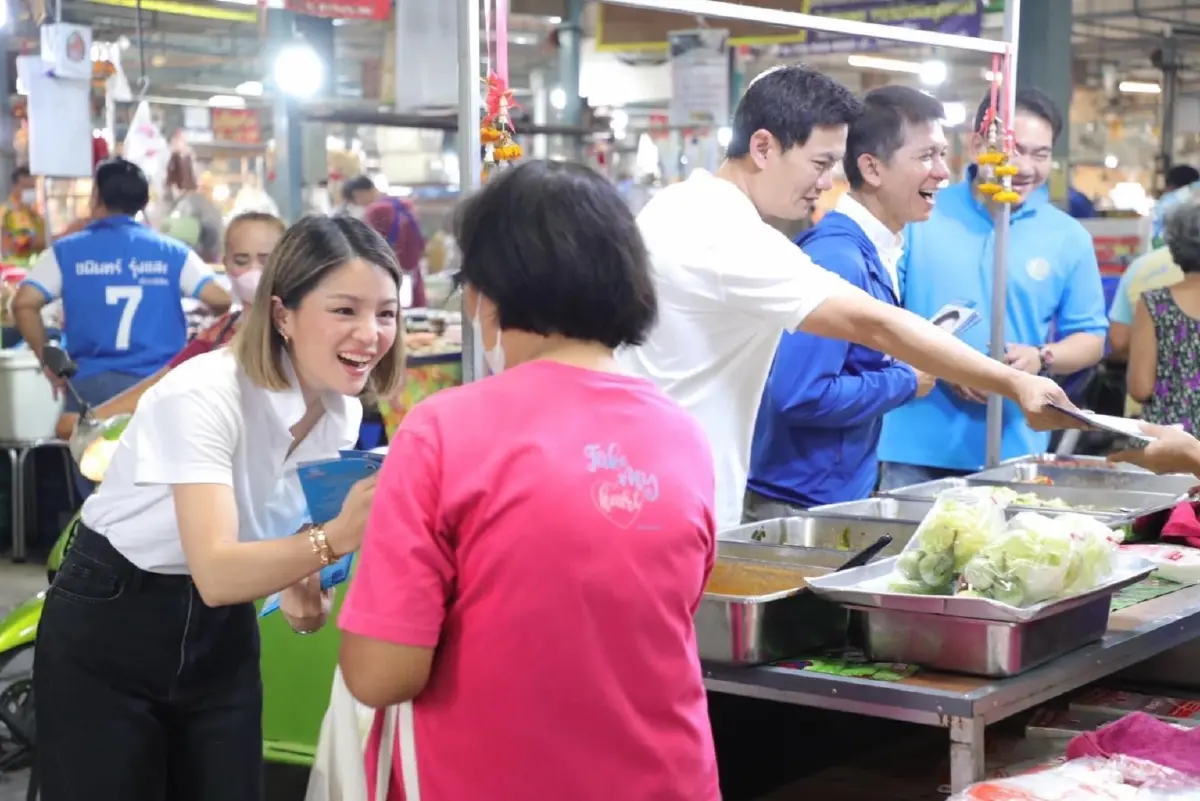 ปชป.ยกทีมหาเสียงอ้อนคนกรุงยันทุกนโยบายทำได้โดยเฉพาะแก้เศรษฐกิจ