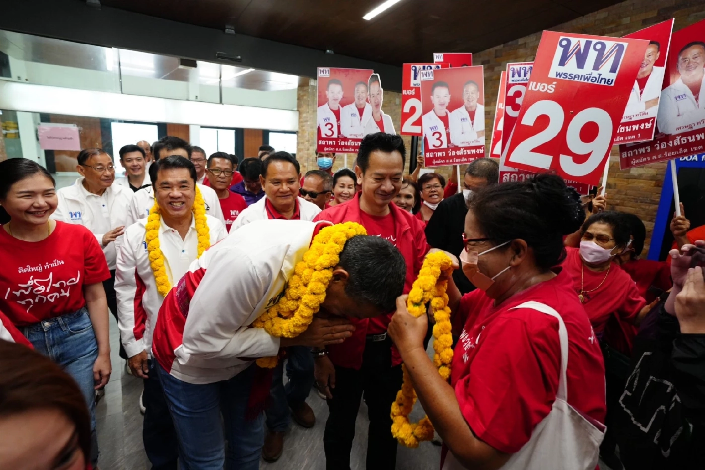 "เศรษฐา"  นำทีม "เพื่อไทย" ปราศรัยใหญ่อีสาน เวที "ร้อยเอ็ด-กาฬสินธุ์"