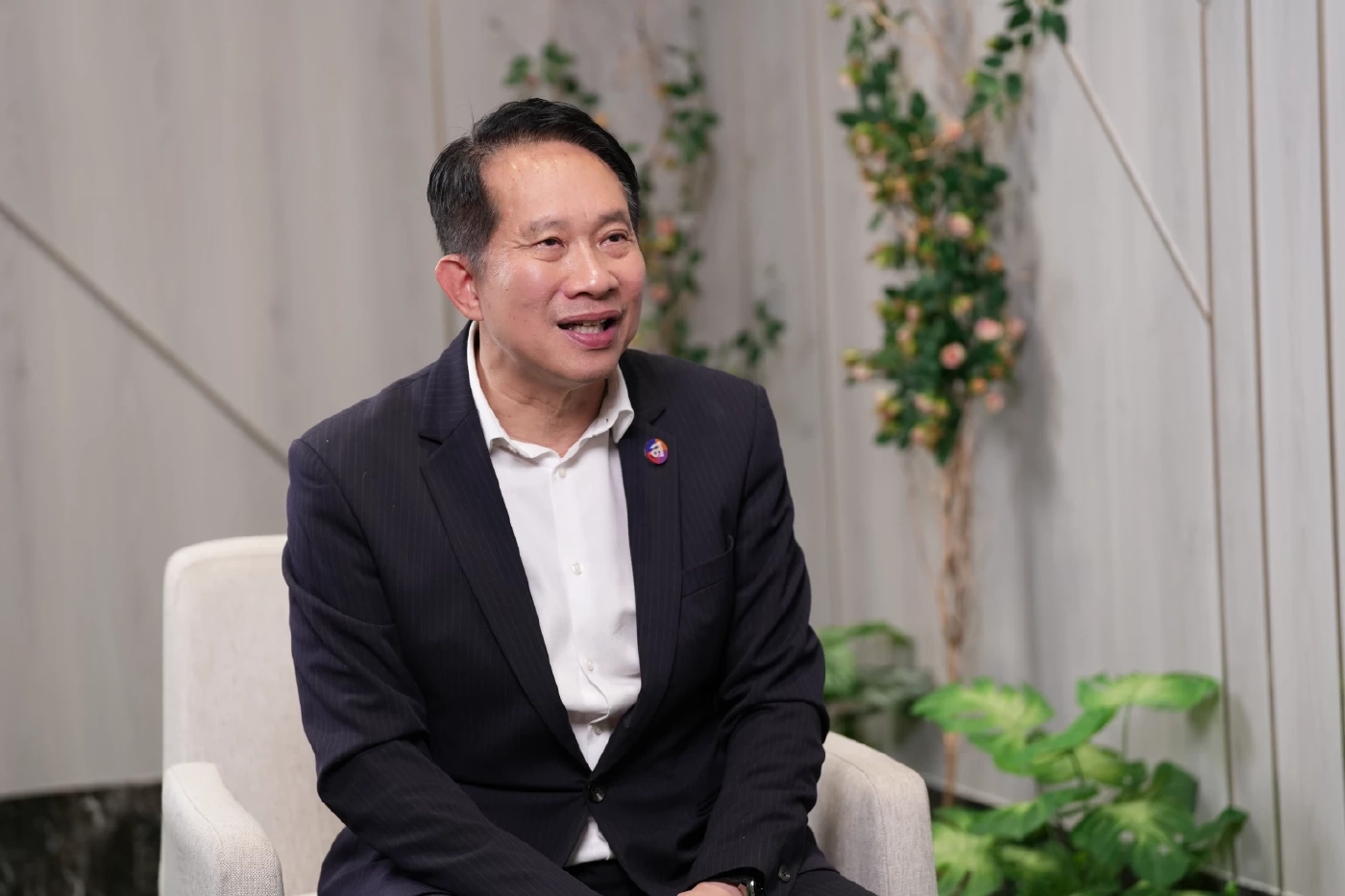 สุพันธุ์  มงคลสุธี  รองหัวหน้าพรรคและประธานคณะกรรมการเศรษฐกิจ พรรคไทยสร้างไทย 