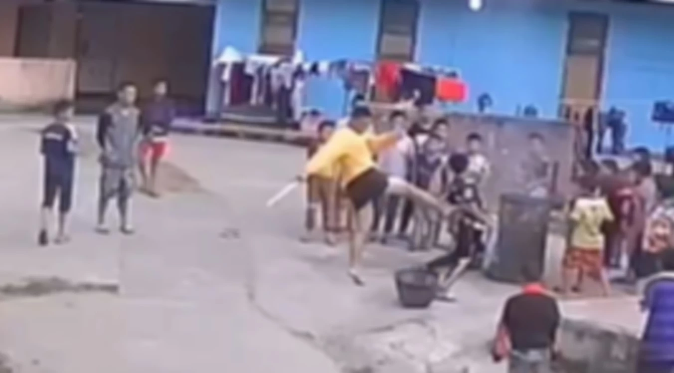 ผอ. พาครูโหดเตะนักเรียน ให้ปากคำ ตร. พร้อมโต้ปมเอาเงิน รร. ไปเที่ยวคาราโอเกะ