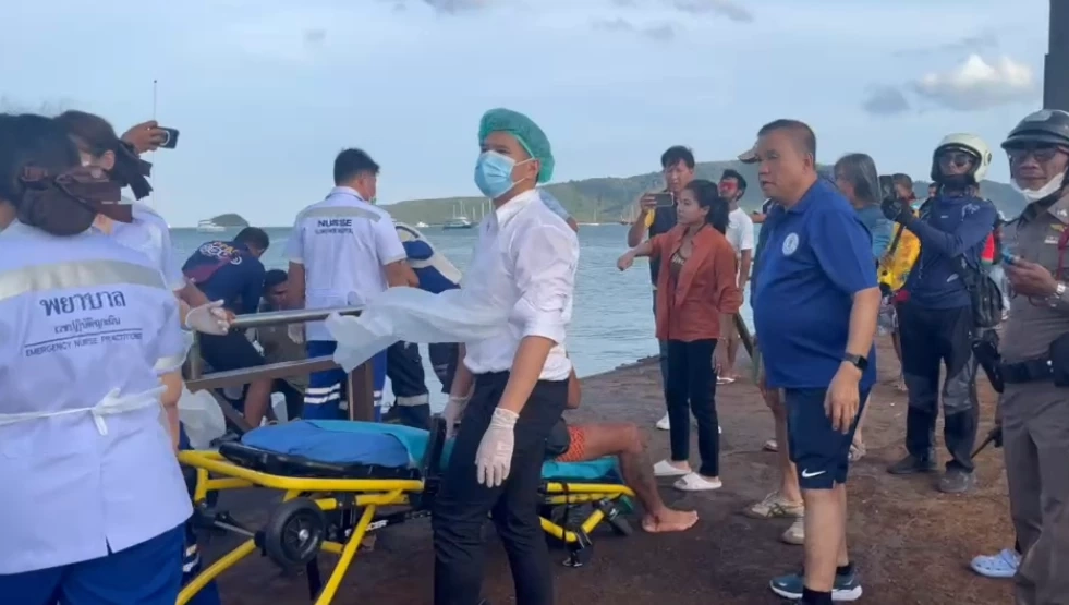 ด่วน! เรือสปีดโบ๊ทชนเสาสัญญาณเดินเรือทะเลภูเก็ต นทท.เจ็บระนาวกว่า 30 คน