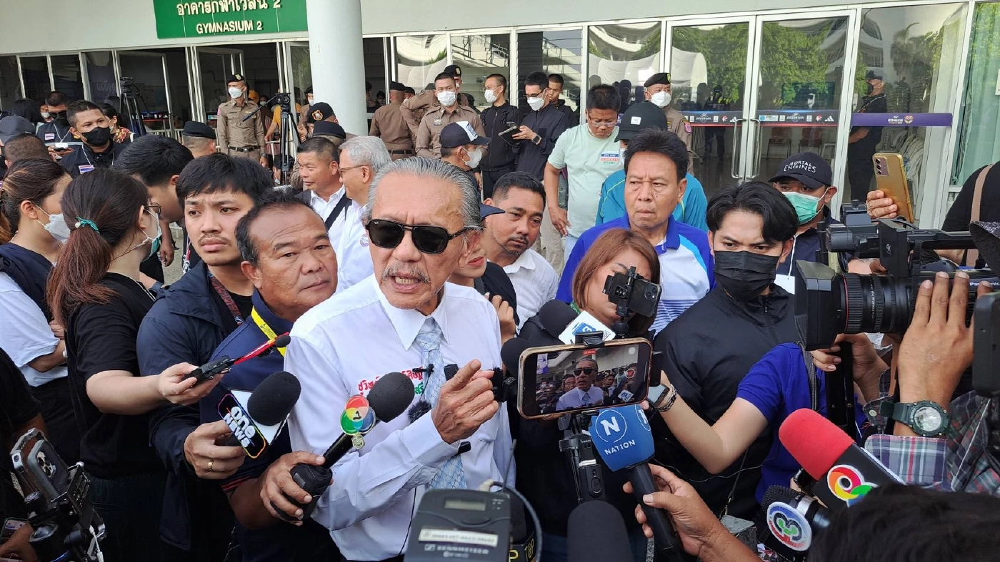 "ชูวิทย์" บุกเวที พปชร. ถามจุดยืนกัญชาเสรี "ลุงป้อม" บอก ไม่เห็นด้วยใช้เสรี