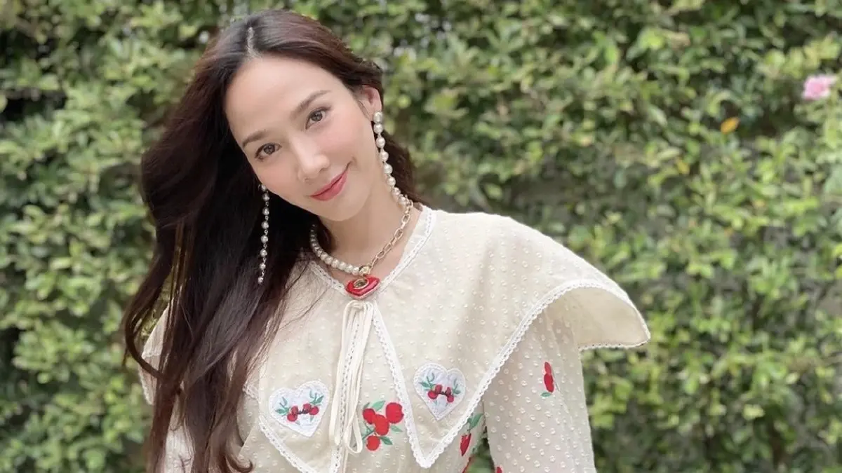 โซเชียลอึ้ง ราคารองเท้า "อั้ม พัชราภา" คู่ที่ใส่ไปเลือกตั้ง 66 สีสุดจี๊ดใจ 