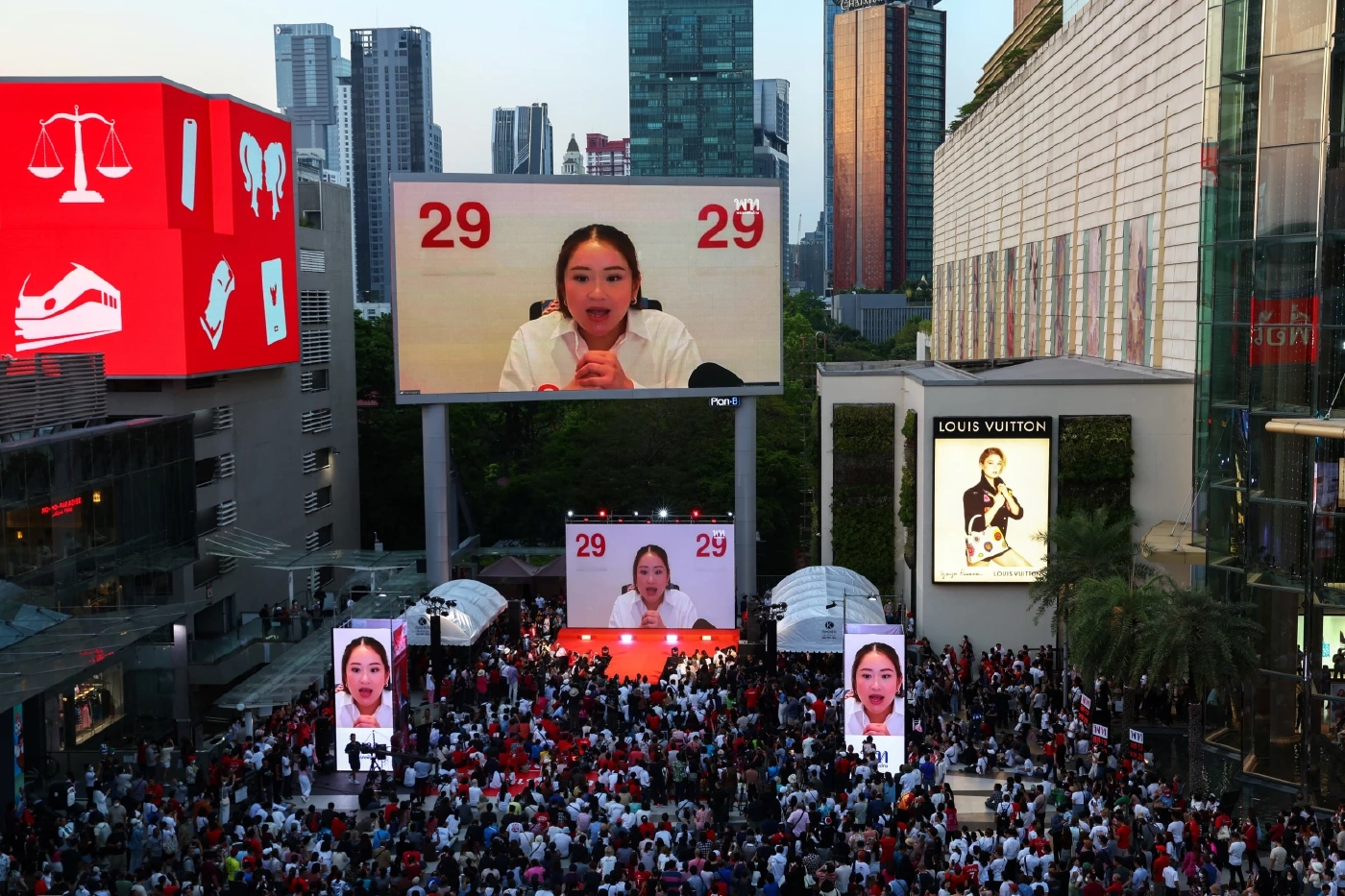 สื่อนอกจับตาคนรุ่นใหม่กับการเลือกตั้งไทย