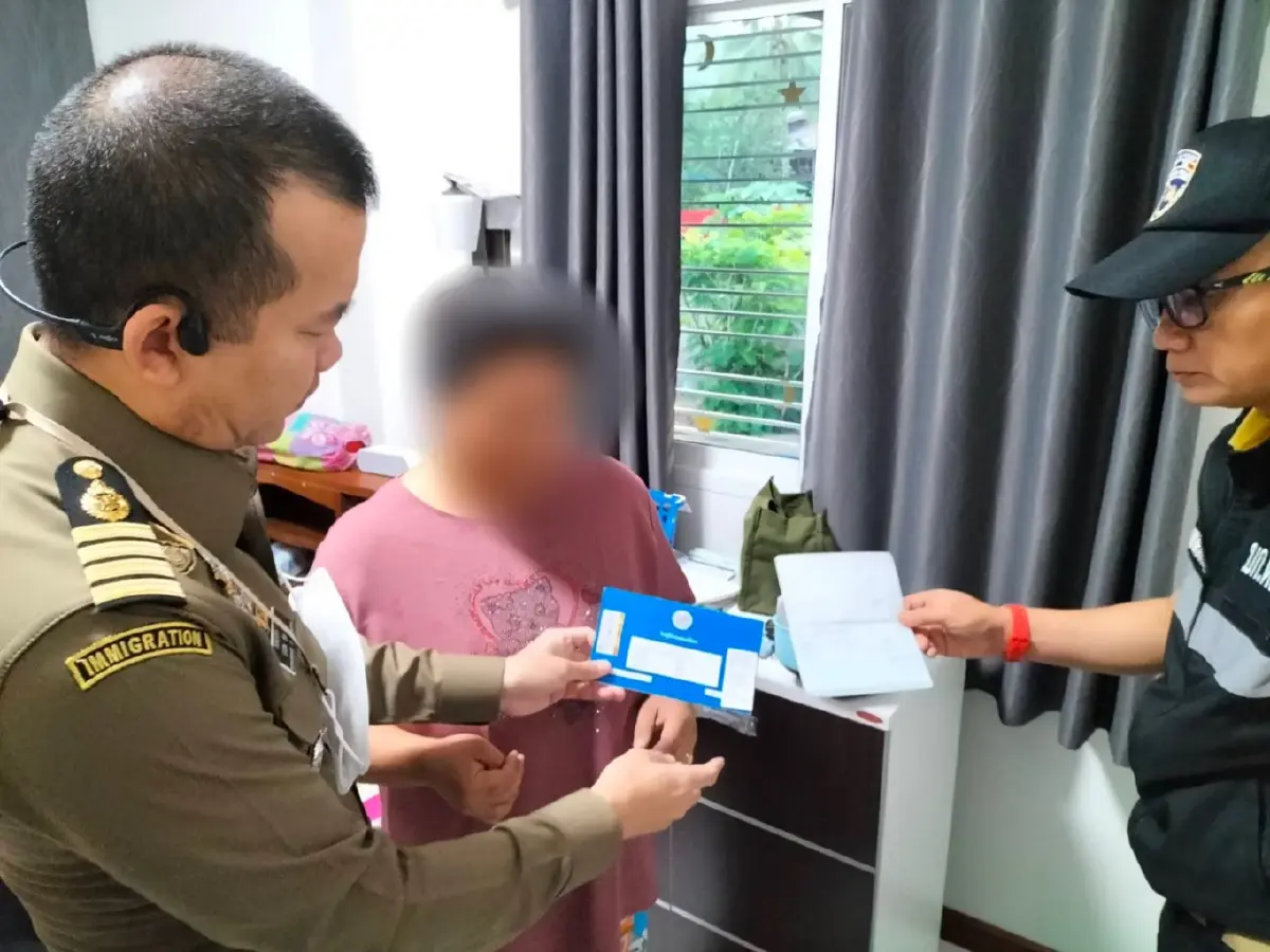 ตม.ตาก บุกค้นรังหัวหน้าขบวนการ ลักลอบพาคนเข้าเมือง ยึดของกลางเพียบ
