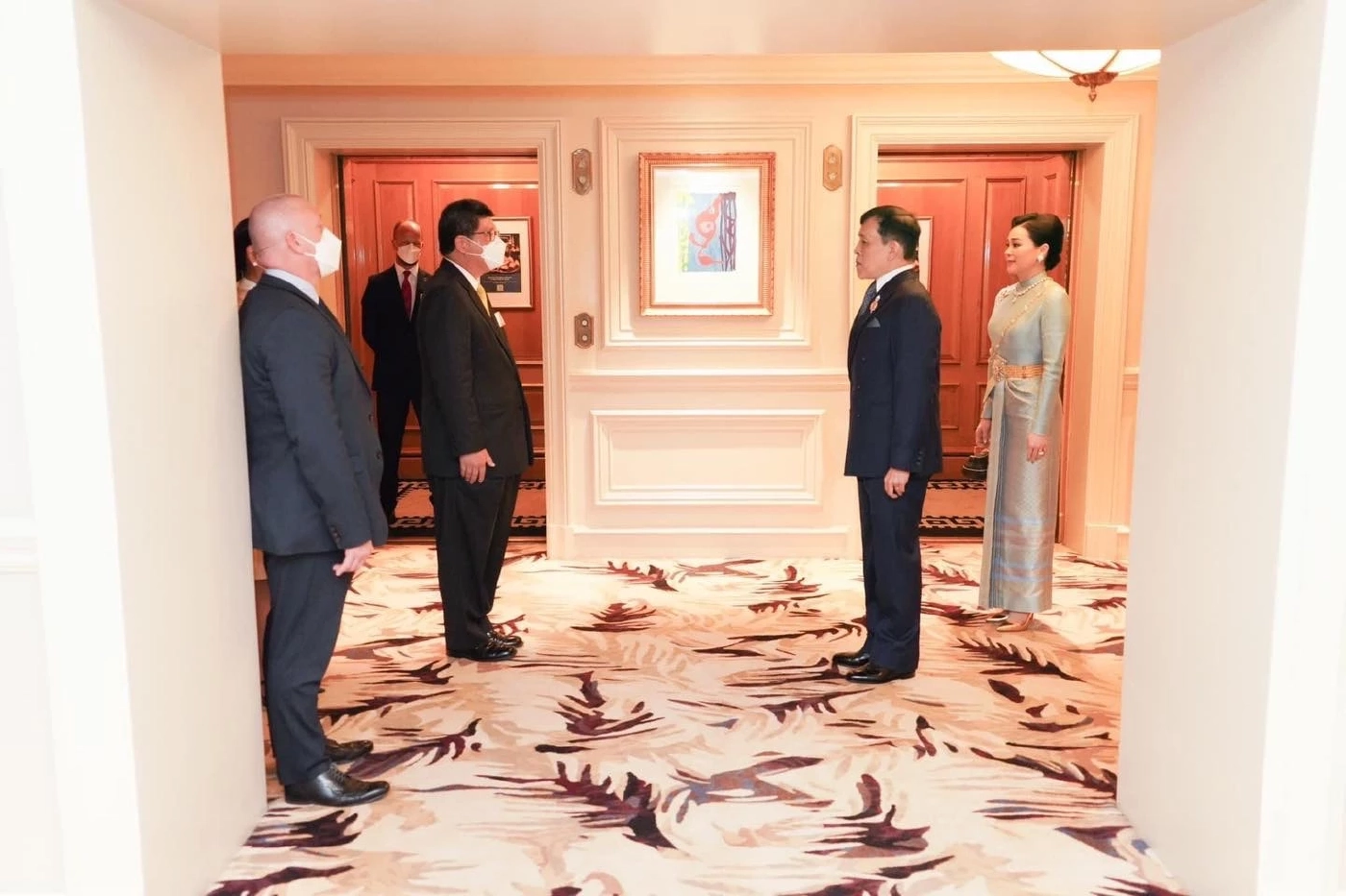 ในหลวง-พระราชินี ทรงร่วมงานพระราชทานเลี้ยงรับรองพระประมุขฯ ณ วังบักกิงแฮม