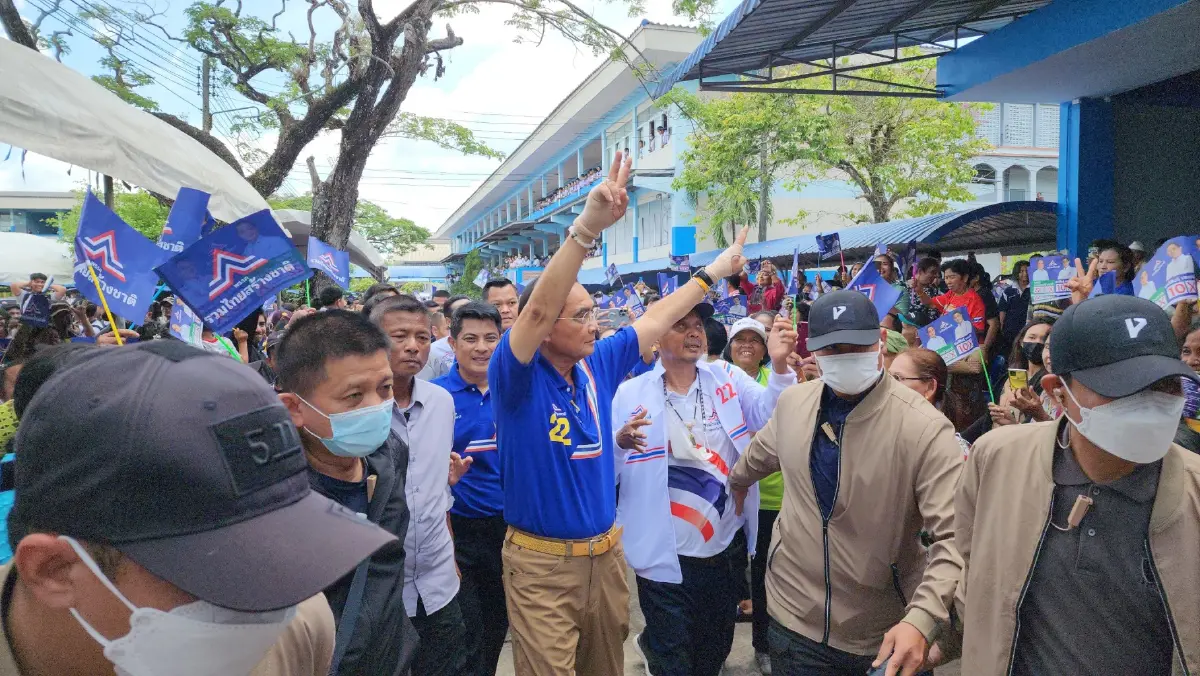 "ประยุทธ์" บุกเมืองคอน อ้อนกาเลือก 2 ใบ "ลุงตู่- ผู้สมัคร ส.ส.รทสช."
