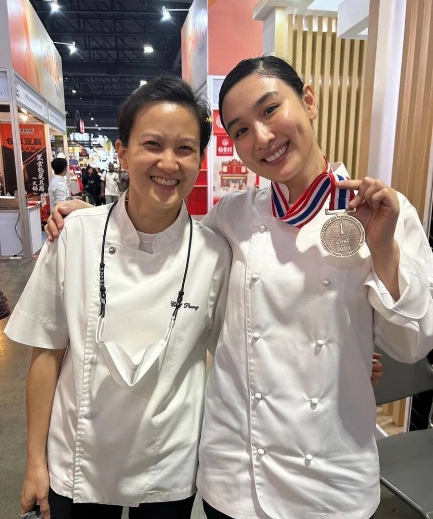 กระติ๊บ ชวัลกร ทั้งสวยทั้งเก่ง คว้าเหรียญเงินประกวดทำอาหาร