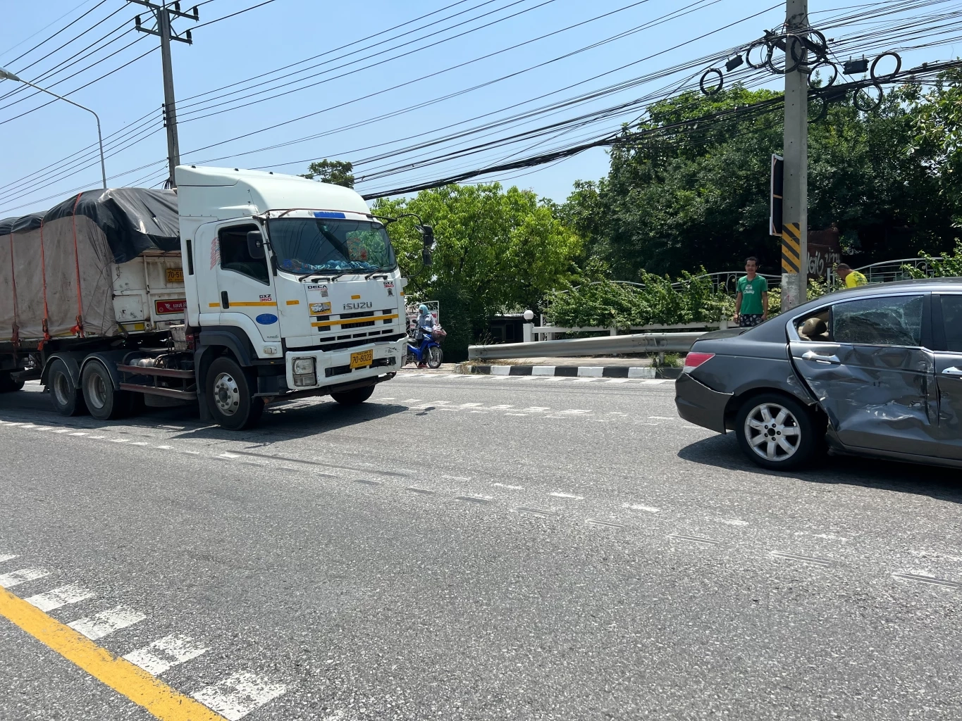 "หน.พรรคไทยสมาร์ท" รอดตายปาฏิหาริย์ โดนรถพ่วง 22 ล้อ ชนท้าย เชื่อผลบุญช่วย