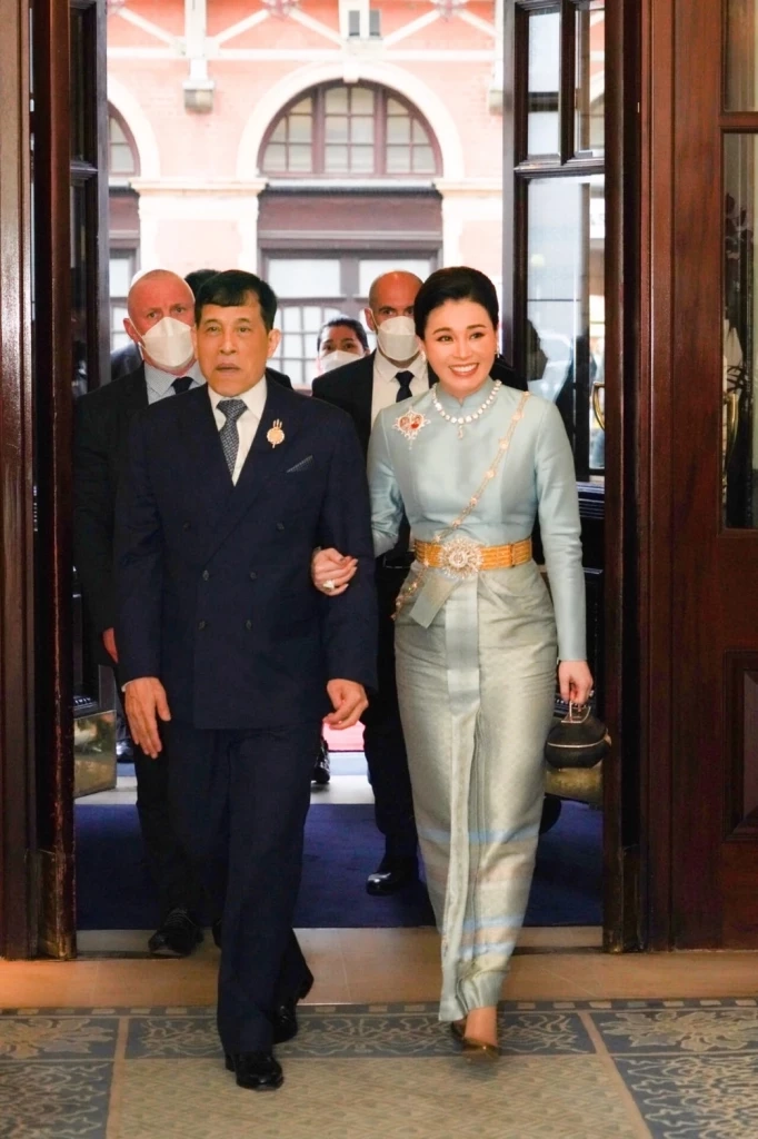 ในหลวง-พระราชินี ทรงร่วมงานพระราชทานเลี้ยงรับรองพระประมุขฯ ณ วังบักกิงแฮม