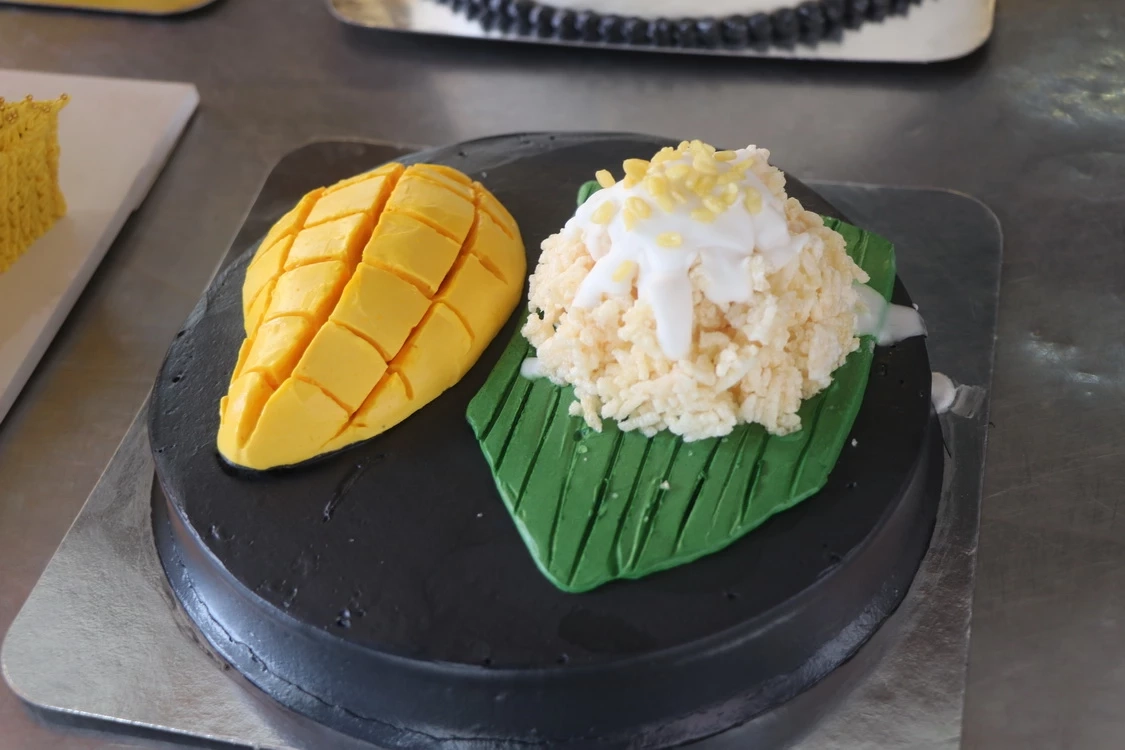 ร้านเบเกอรี่ไอเดียเจ๋ง ทำหน้าเค้กแฟนซีแปลกแหวกแนว เพิ่มมูลค่า