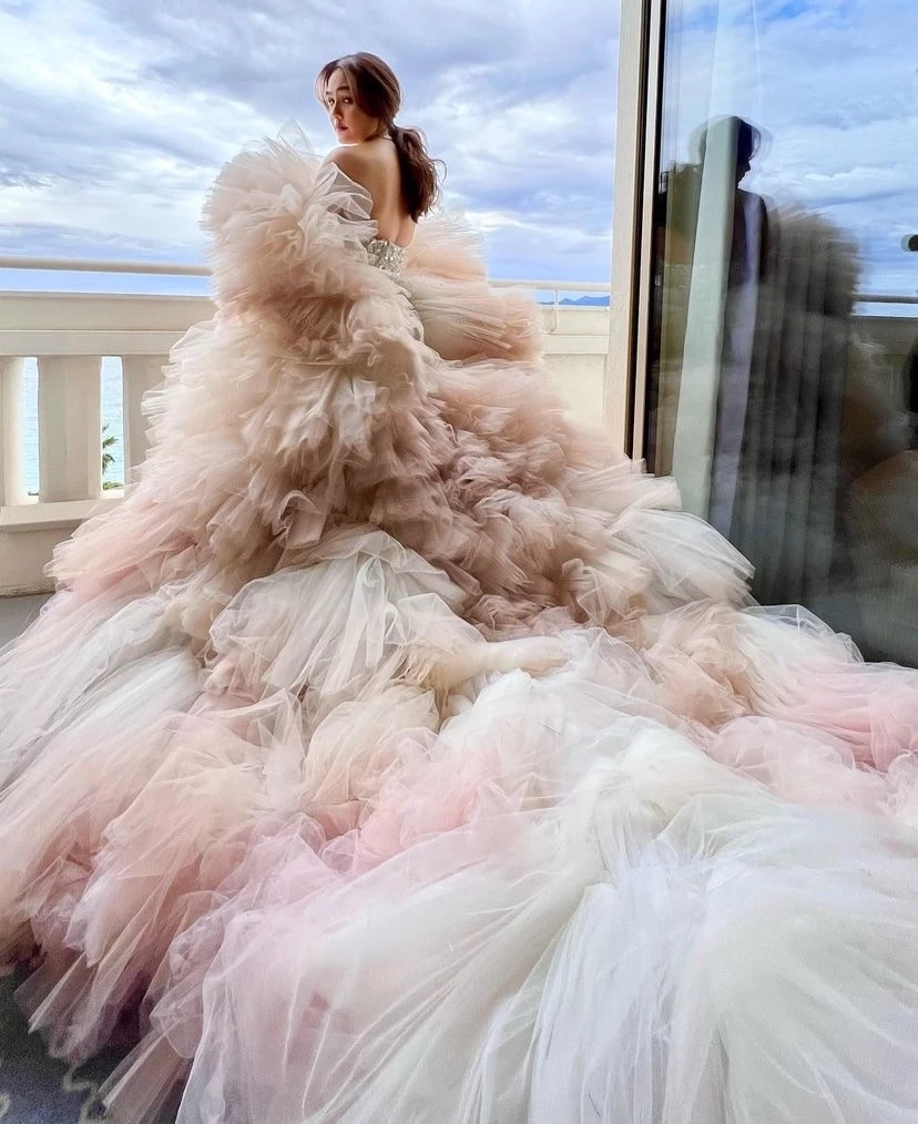 เจาะเมคอัพลุค “ชมพู่ อารยา” กับชุดสับๆเฉิดฉายบนพรมแดงเมืองคานส์ วันที่ 2