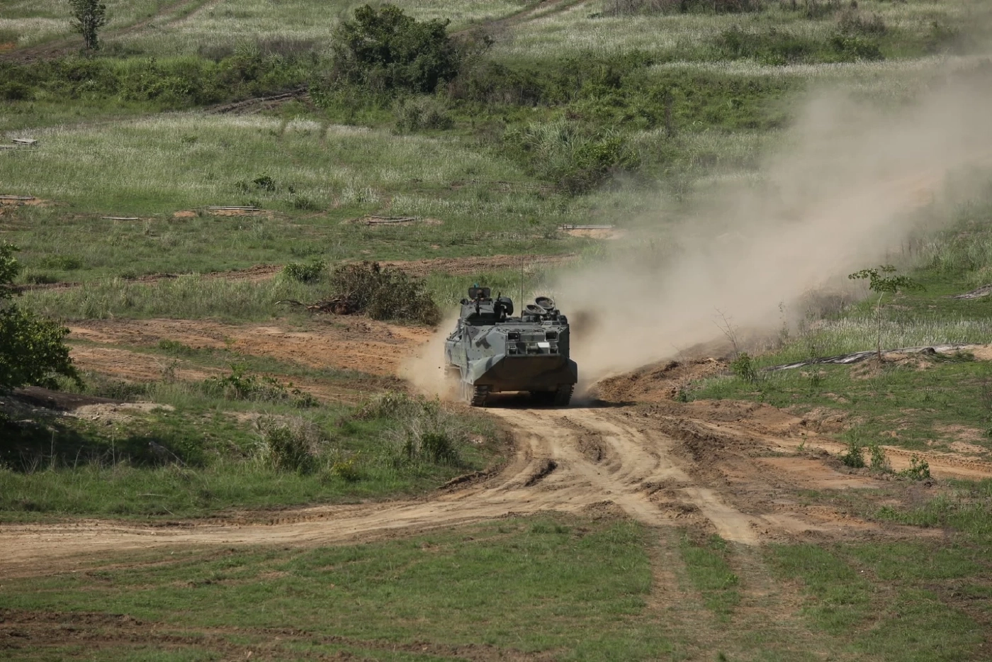 "ผบ.ทร." โชว์ยิง MK-19 พอใจบรรลุเป้าหมาย ฝึกร่วม "ทบ.-ทอ."