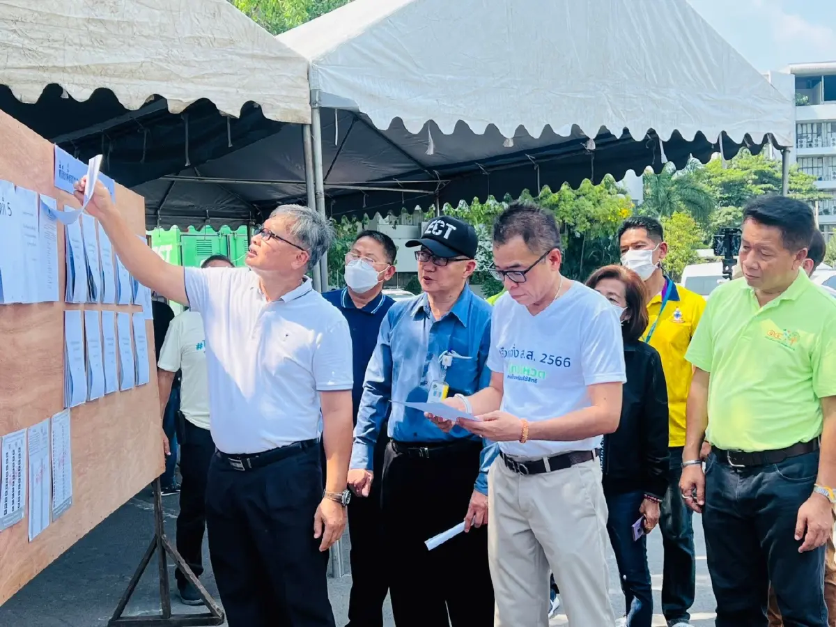"แสวง" ตรวจเยี่ยมหน่วยเลือกตั้งล่วงหน้า มั่นใจบัตร 2 ใบ ไม่ทำประชาชนสับสน