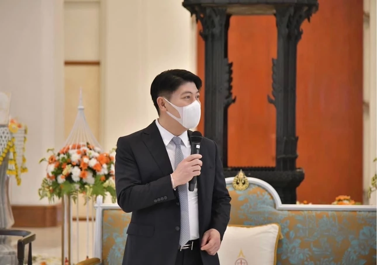 นายสุริยัณห์ หงษ์วิไล ผู้พิพากษาหัวหน้าคณะชั้นต้น ในศาลเยาวชนเเละครอบครัวจังหวัดจันทบุรี ในฐานะประธานของค่าย