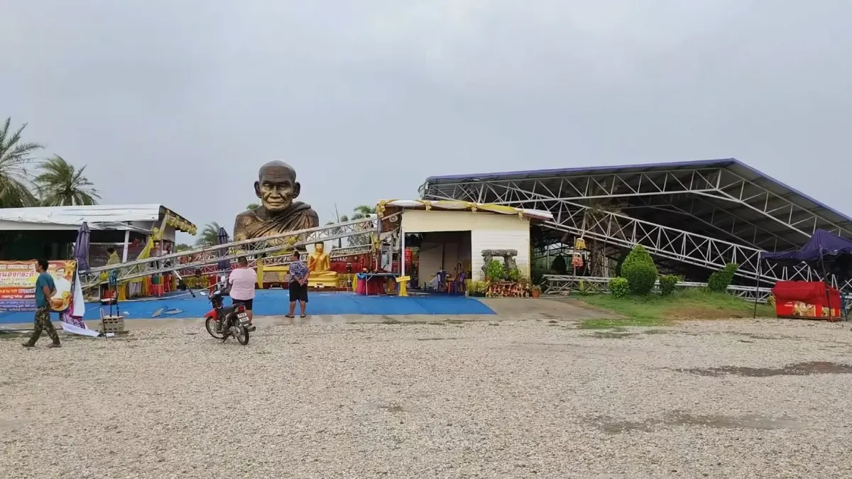 พายุพัดถล่มวัด โดมพังทั้งหลัง ชาวบ้านตะลึง! ไม่โดนองค์ "หลวงพ่อเคลือบ"