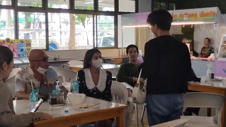 "ดีเจแมน-ใบเตย"หน้าเครียด เข้าฟังคำสั่งคดีฉ้อโกงแชร์ "Forex-3D"