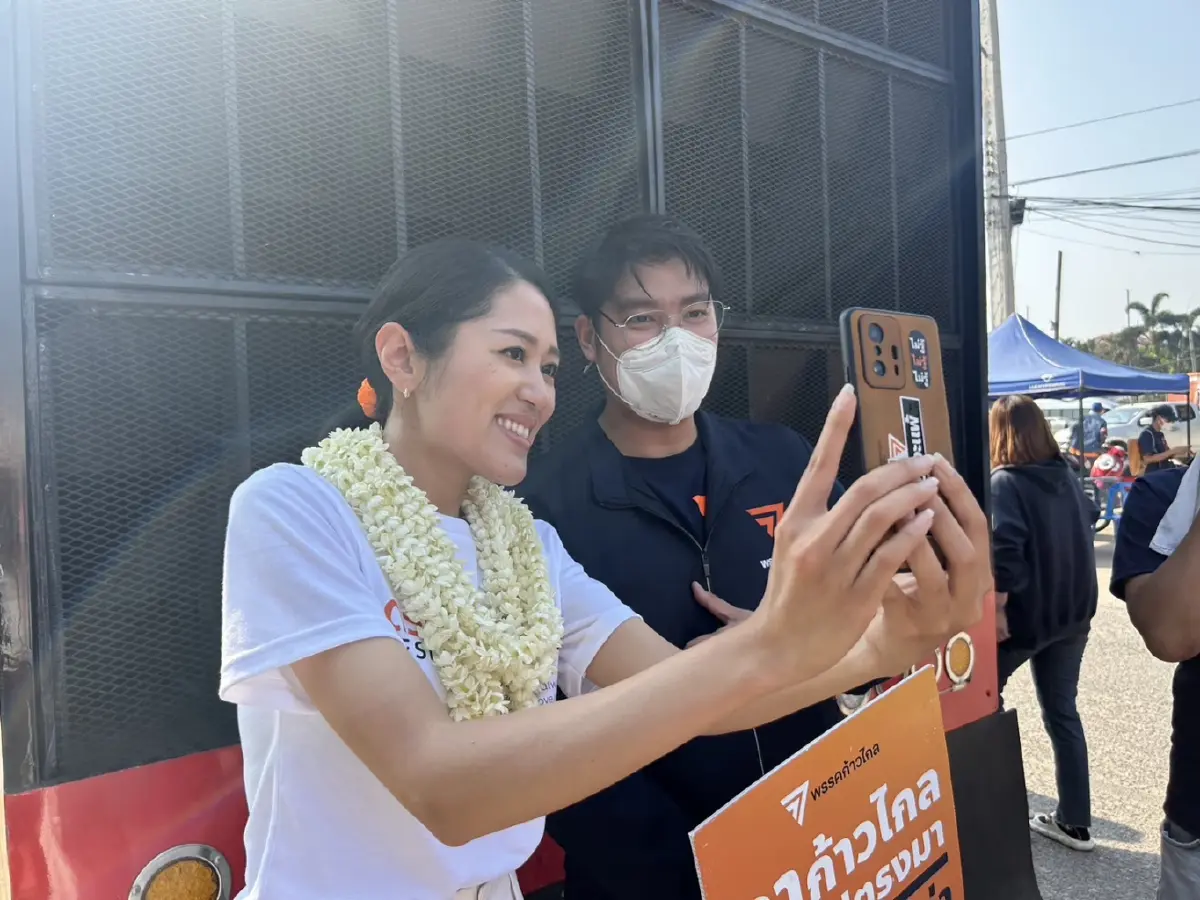 "ช่อ" ประกาศพร้อมเป็นแกนนำจัดตั้งรัฐบาล โว 3 เดือนมีแต่กระแส "พรรคก้าวไกล"