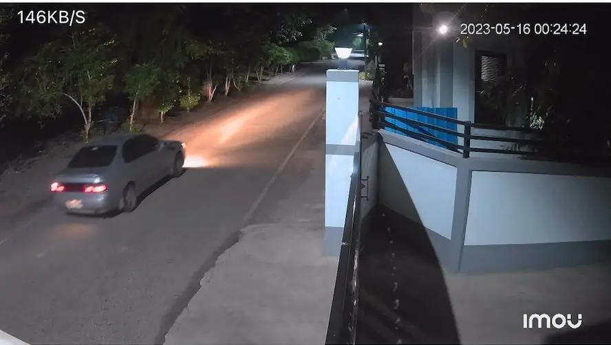 เปิดคลิปวงจรปิด จ่าเอกขับรถยนต์เลี้ยวผิดซอย พุ่งตกน้ำจมดับคาซากรถ