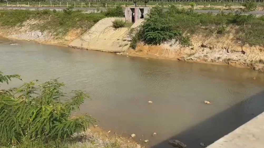 สลด ตายายมาเลือกตั้ง หลานชาย-หญิง จมน้ำในโพรงลึกดับคู่