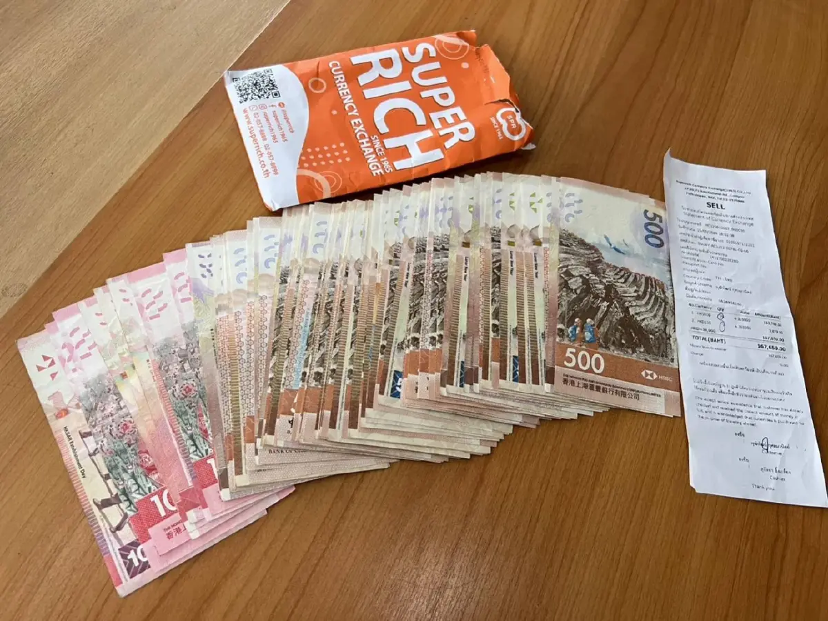 แท็กซี่คนดีน่าชื่นชม เก็บเงินได้เกือบ 2 แสน ส่งคืนเจ้าของ