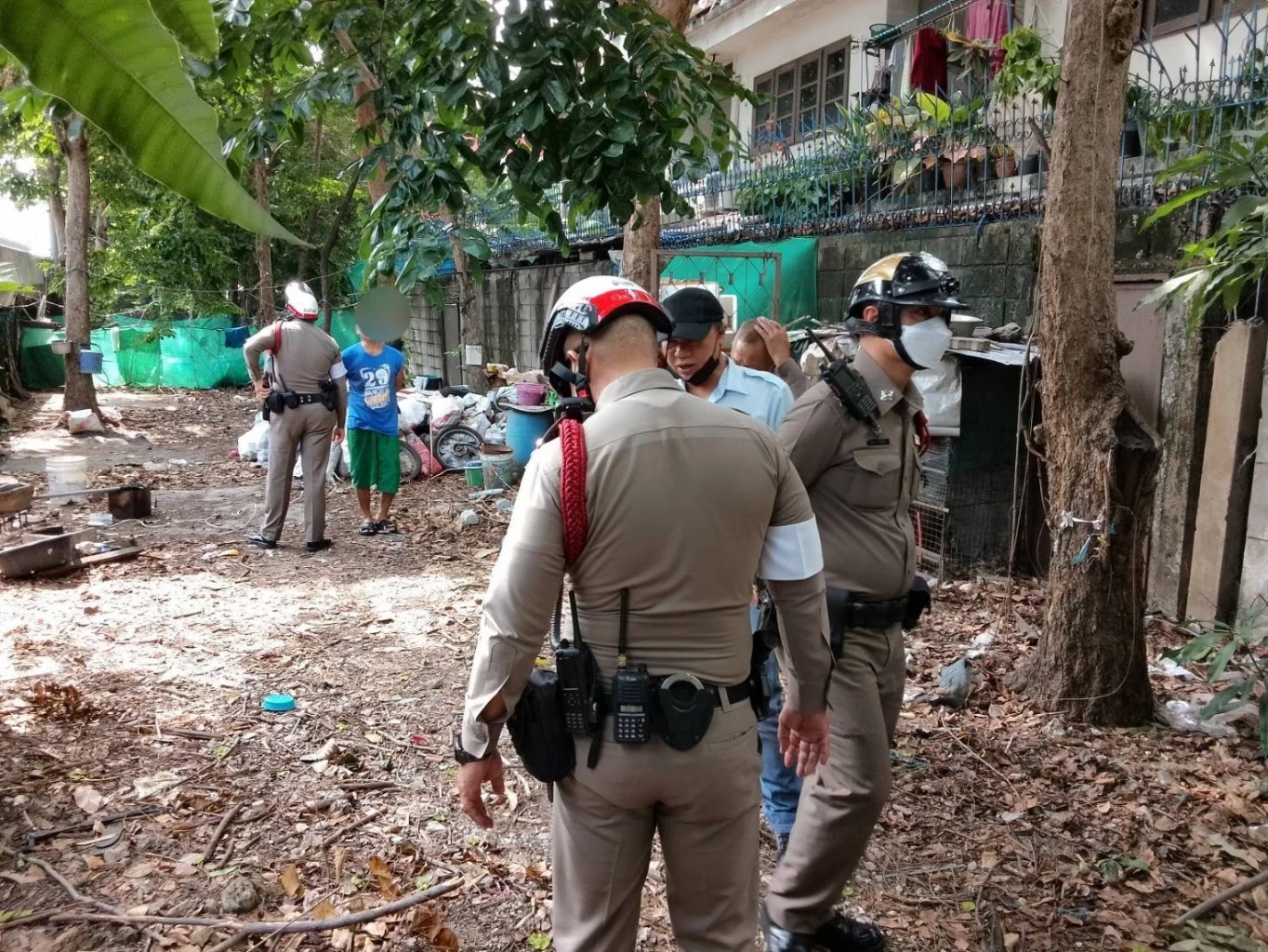 สุดอันตราย! สาวโพสต์เตือนภัย "แก๊งปาหิน" กลางกรุง หินพุ่งทะลุกระจกอัดร่าง