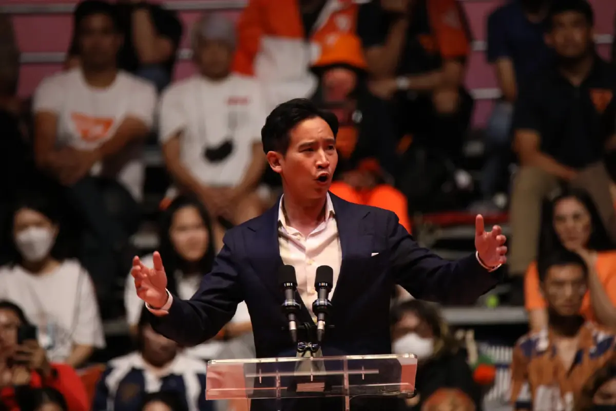 “ต่าย ชุติมา” โพสต์ภาพเซลฟี่บนลานจอดรถ  ชาวเน็ตสะดุดตาเลขบนเสา 