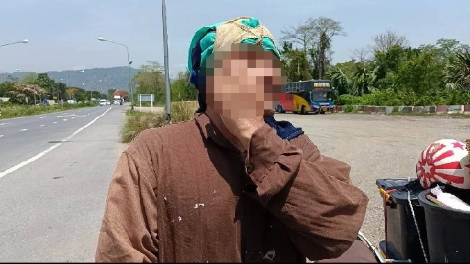 บีบหัวใจ! หนุ่มขี่พ่วงข้าง 400 กม. พาหมา 2 ตัวกลับอีสาน ใจสลายเมียหนีไปกับชู้