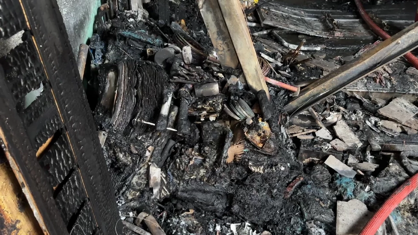 ระทึก! แม่อุ้มลูกน้อย ทารก 20 วัน กระโดดหนีตายจากชั้นสอง ไฟคลอกสุนัข 5 ตัว