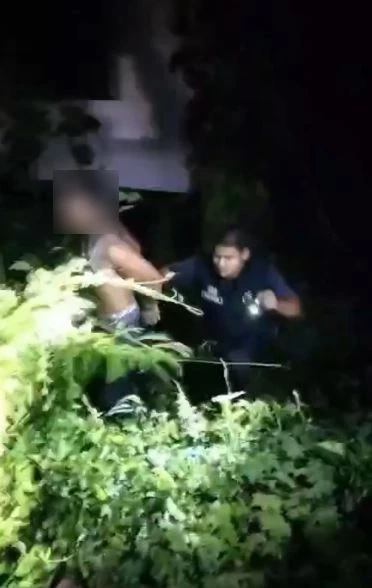 ไหนว่ารักกัน! หนุ่มขับรถชนอู่พังยับ ทิ้งแฟนสาว วิ่งหนีเข้าป่า