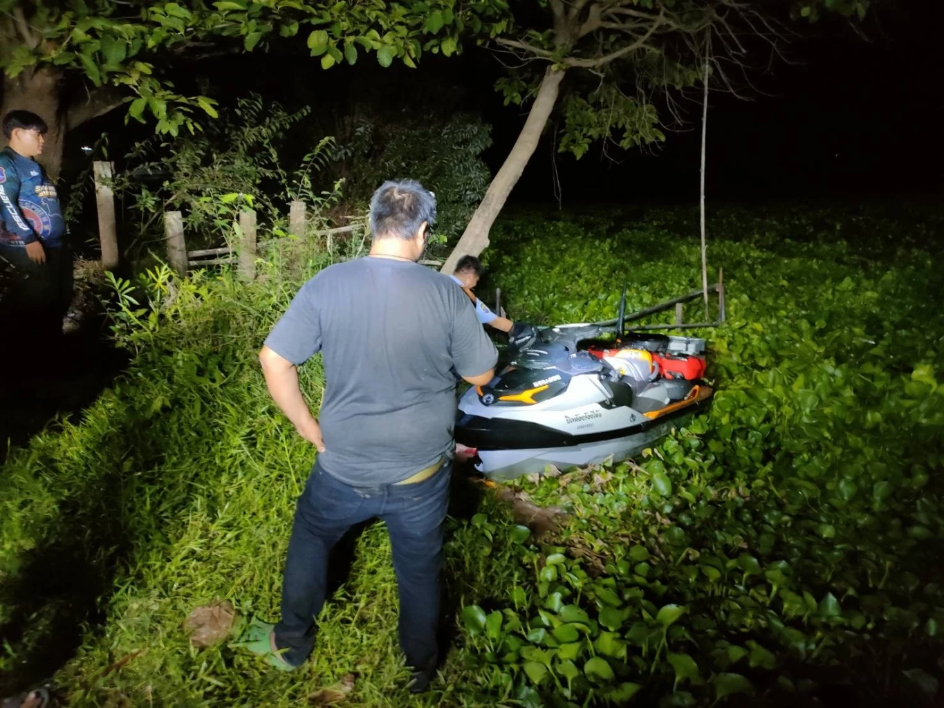 ระทึก! หนุ่มซิ่งเจ็ตสกีไปกินข้าว พลาดท่าติดกอผักตบชวา นานกว่า 4 ชม.