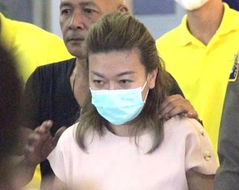 นางสรารัตน์ หรือ แอม 