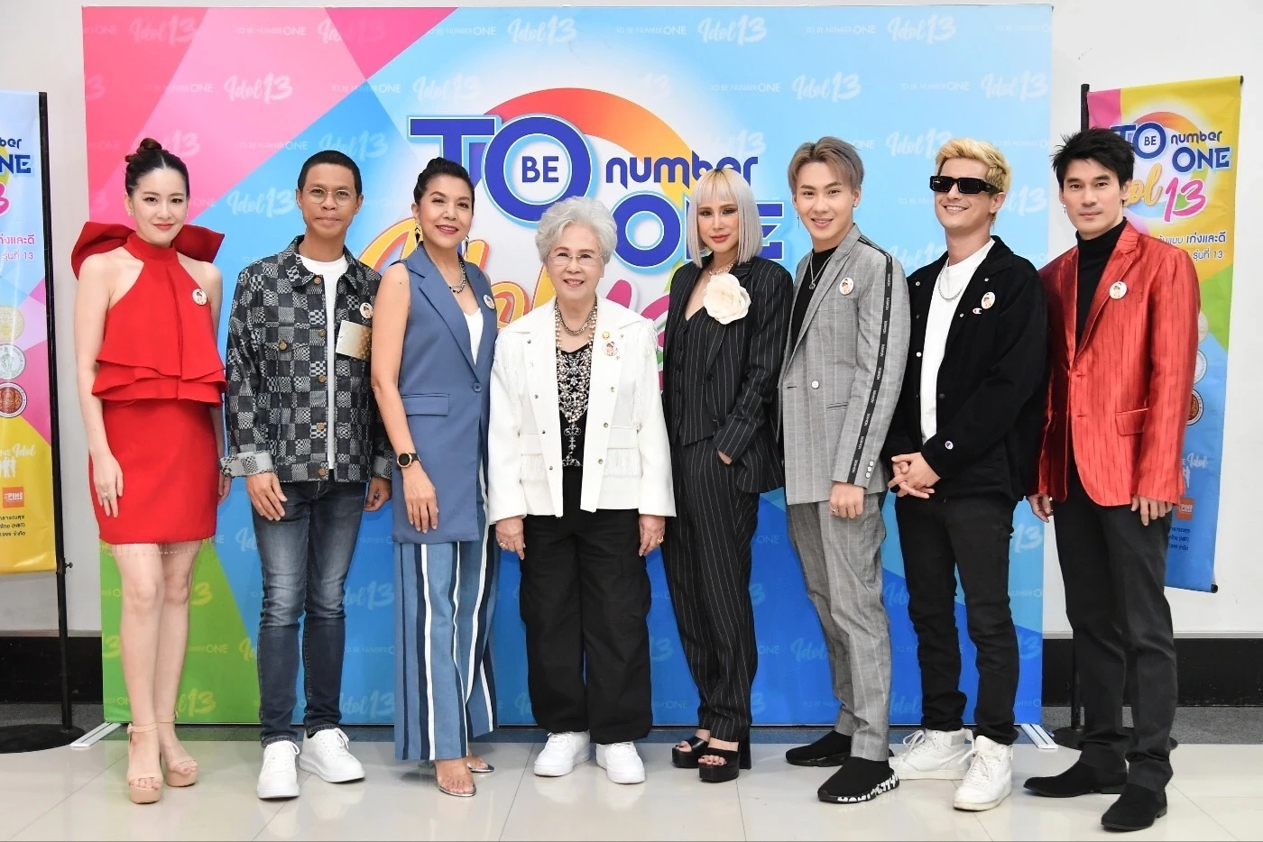 ชิน ชินวุฒ นำทีม ร่วมเชียร์ เยาวชนต้นแบบ TO BE NUMBER ONE IDOL รุ่น 13