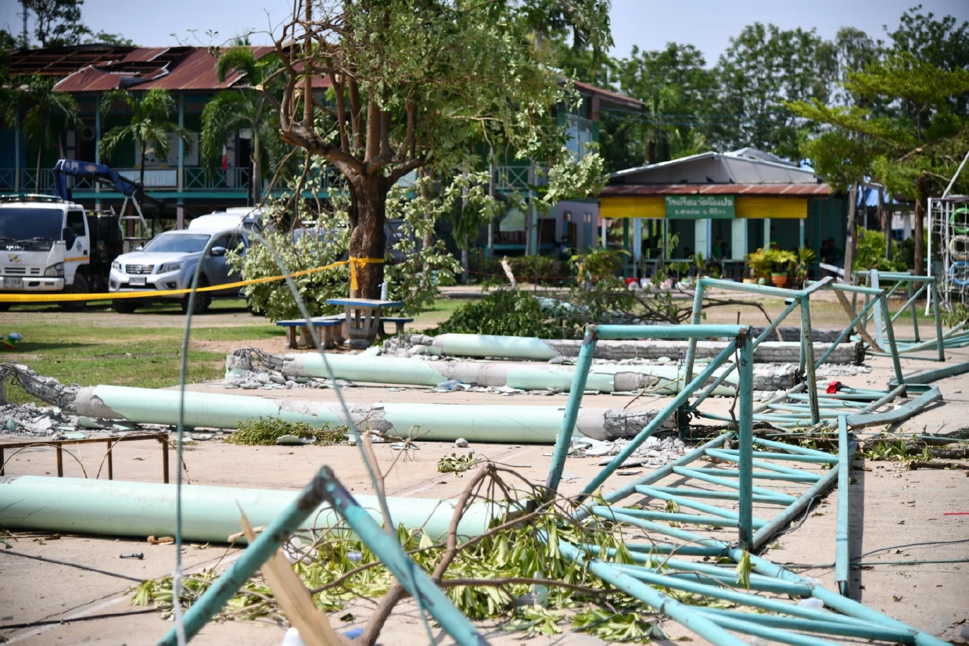 "นายกฯ" นำคณะเยี่ยมผู้บาดเจ็บที่โรงพยาบาลพิจิตร รับปากดูแลทุกคนเต็มที่