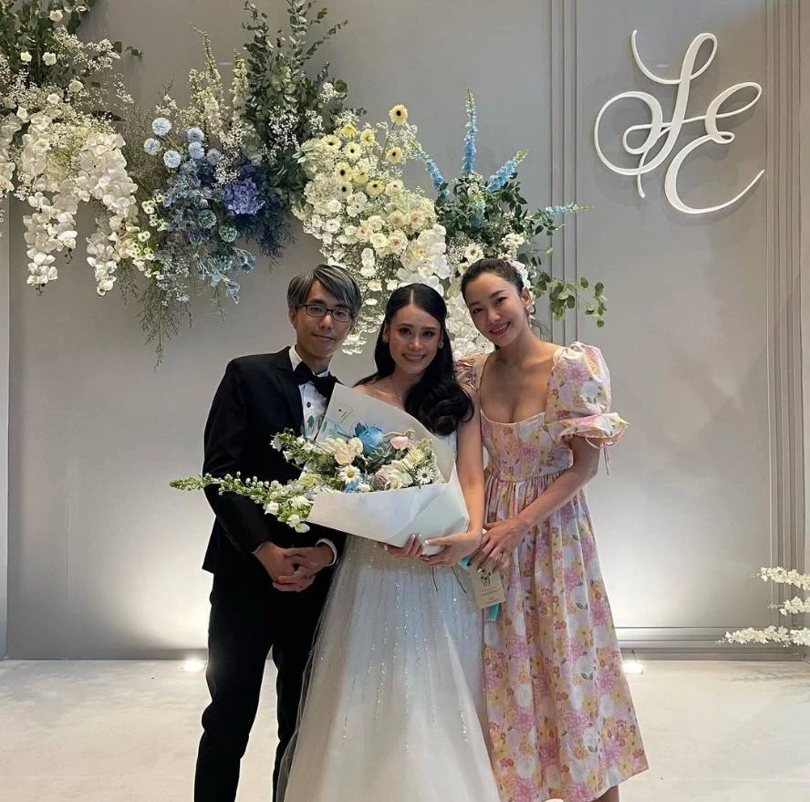 แฟน ๆ แห่ชื่นชม นุ่น วรนุช ลงเครื่องปุ๊บรีบไปเซอร์ไพรส์แฟนคลับกลางงานแต่ง