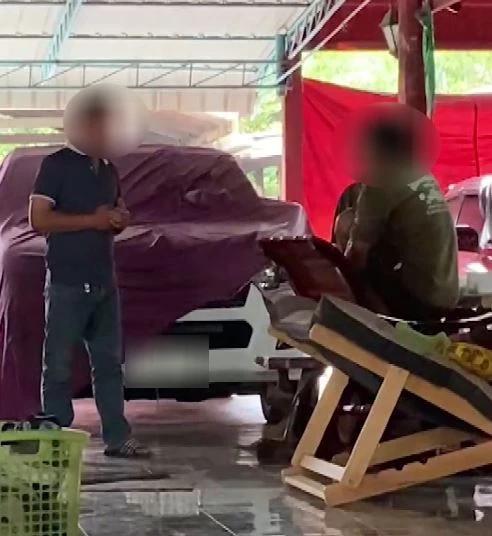 อดีต ลูกจ้าง อบจ. รัว 4 นัด เพื่อนบ้านดับ ยัวะจุดไฟเผาฟาง ทำต้นไม้เฉาตาย