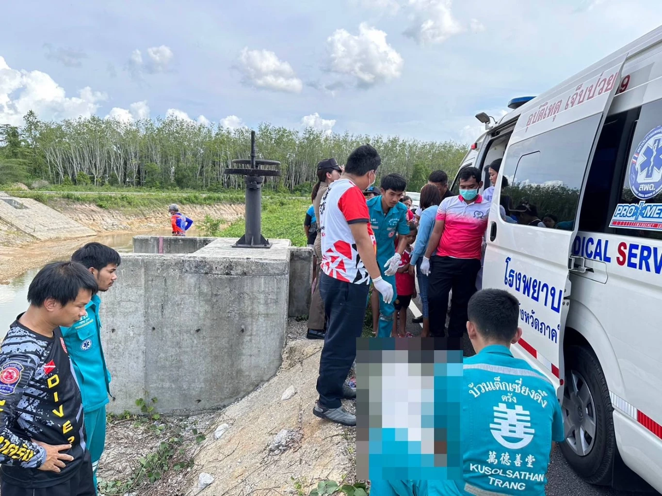 สลด ตายายมาเลือกตั้ง หลานชาย-หญิง จมน้ำในโพรงลึกดับคู่