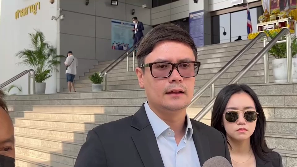 "รังสิมันต์ โรม"มาศาลตามนัด ไต่สวนมูลฟ้อง"หมิ่นประมาท"ส.ว.อุปกิต