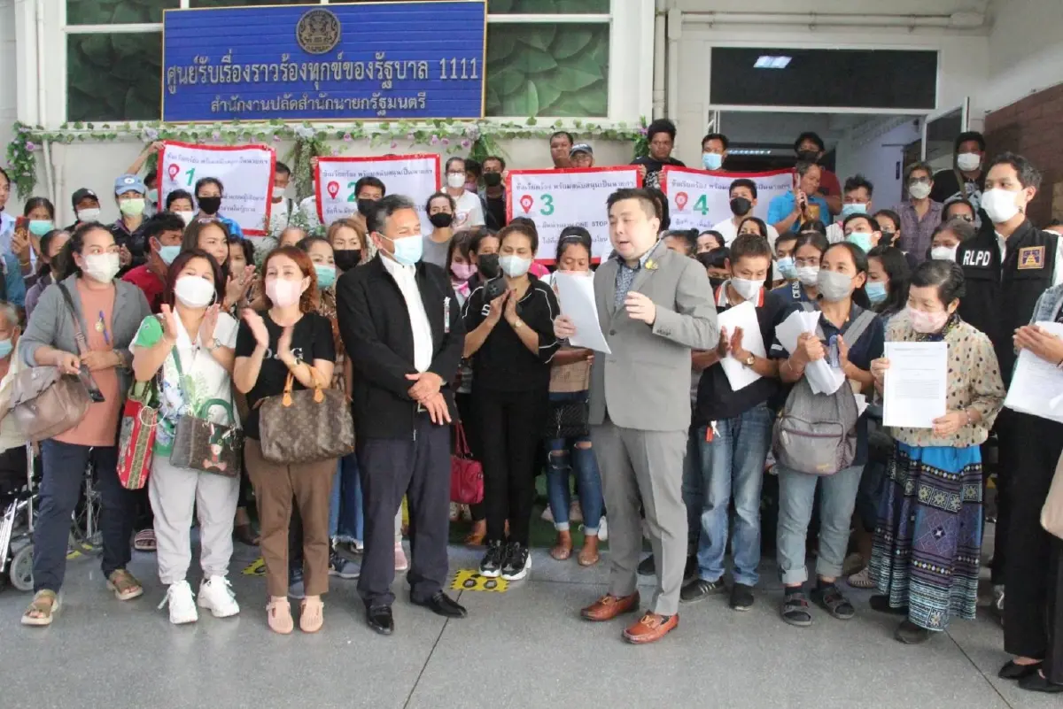 “เหยื่อคดีช่อโกง” บุกร้องนายกฯ จี้เร่งเยียวยา